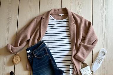 Relaxed yet chic outfit for a casual weekend.